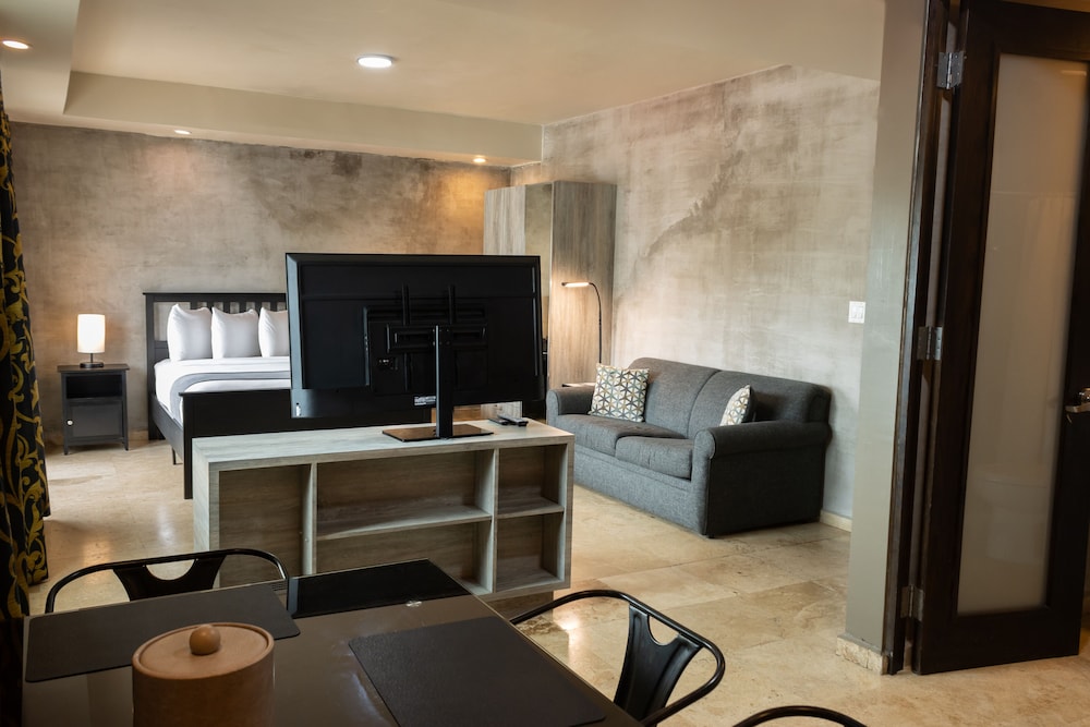 CIQALA Luxury Suites 62/75