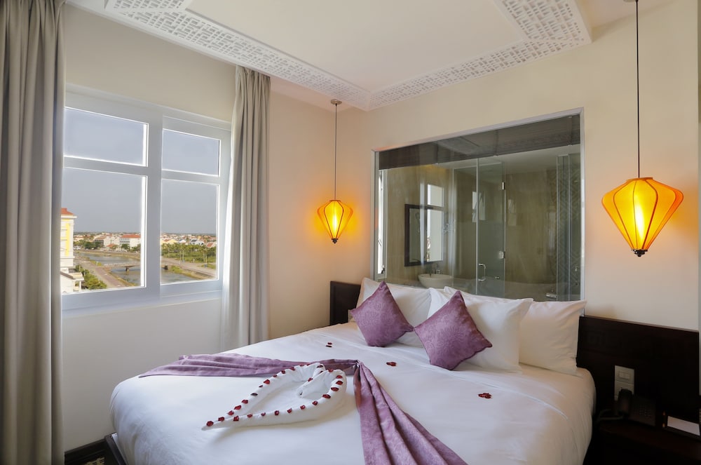 Royal Riverside Hoi An Hotel 22/75
