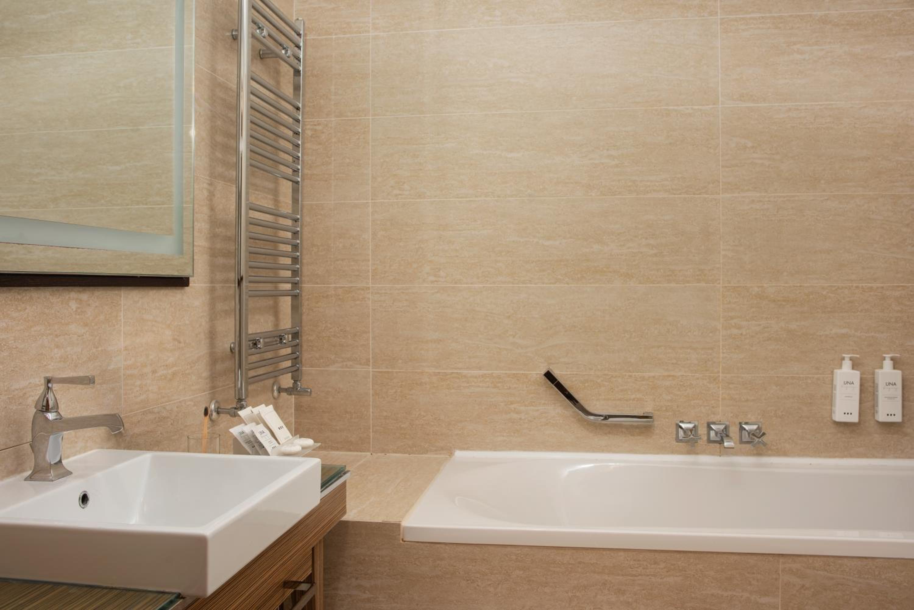 غرفة سوبيريور بسرير كوين، UNAHOTELS Deco Roma 5/5