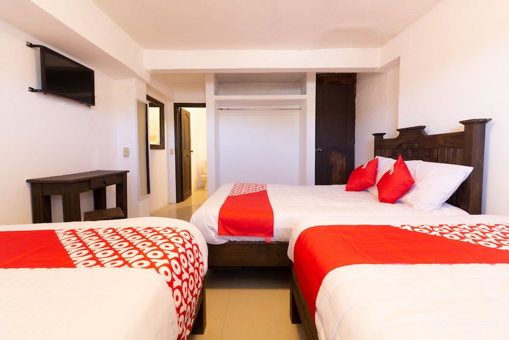 غرفة قياسية رباعية بسريرين مزدوجين، OYO Hotel Punta Guadalupe, San Cristobal de las Casas 2/3