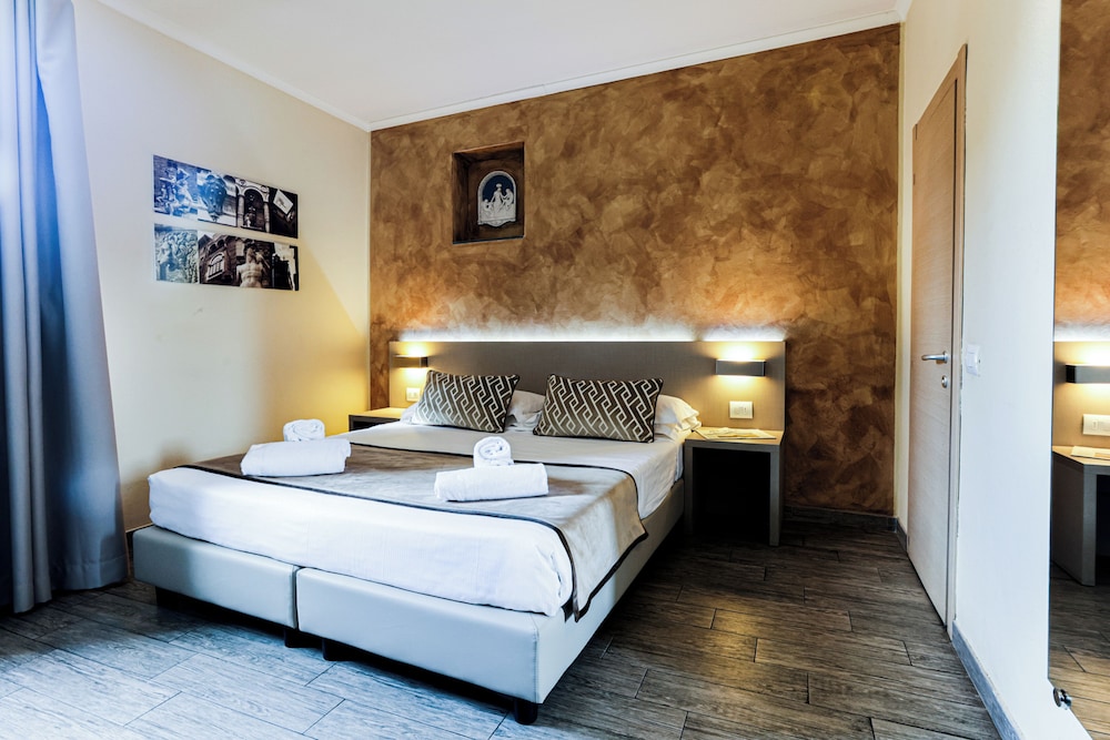 SUPERIOR, DOUBLE OR TWIN BED