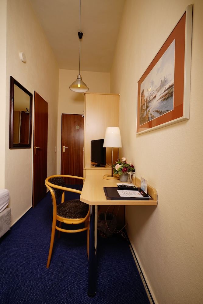 MD-RABE'S HOTEL KIEL 30/49