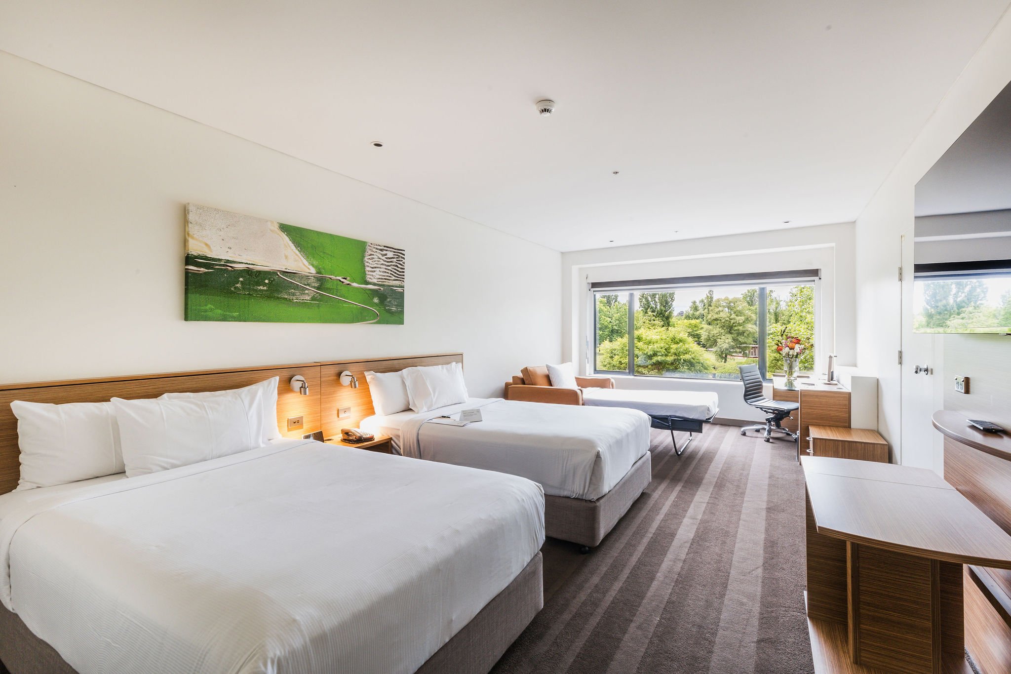 Crowne Plaza Canberra 16/81