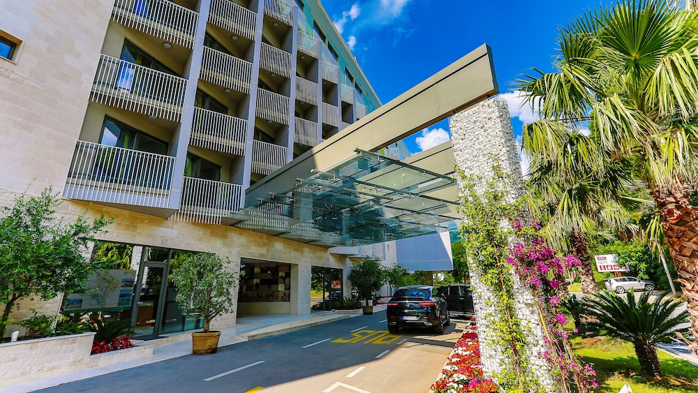 Carine Hotel Park 51/61