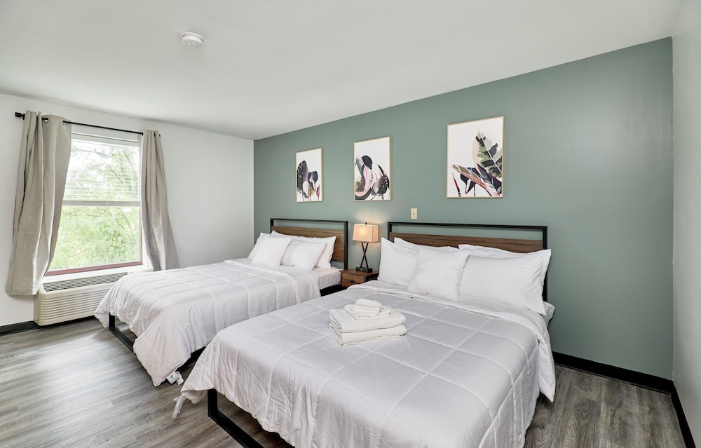FAMILY, QUADRUPLE, 2 QUEEN BEDS, PRIVATE BATHROOM