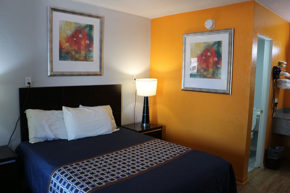 Lone Star Inn Kerrville Fredericksburg 25/42