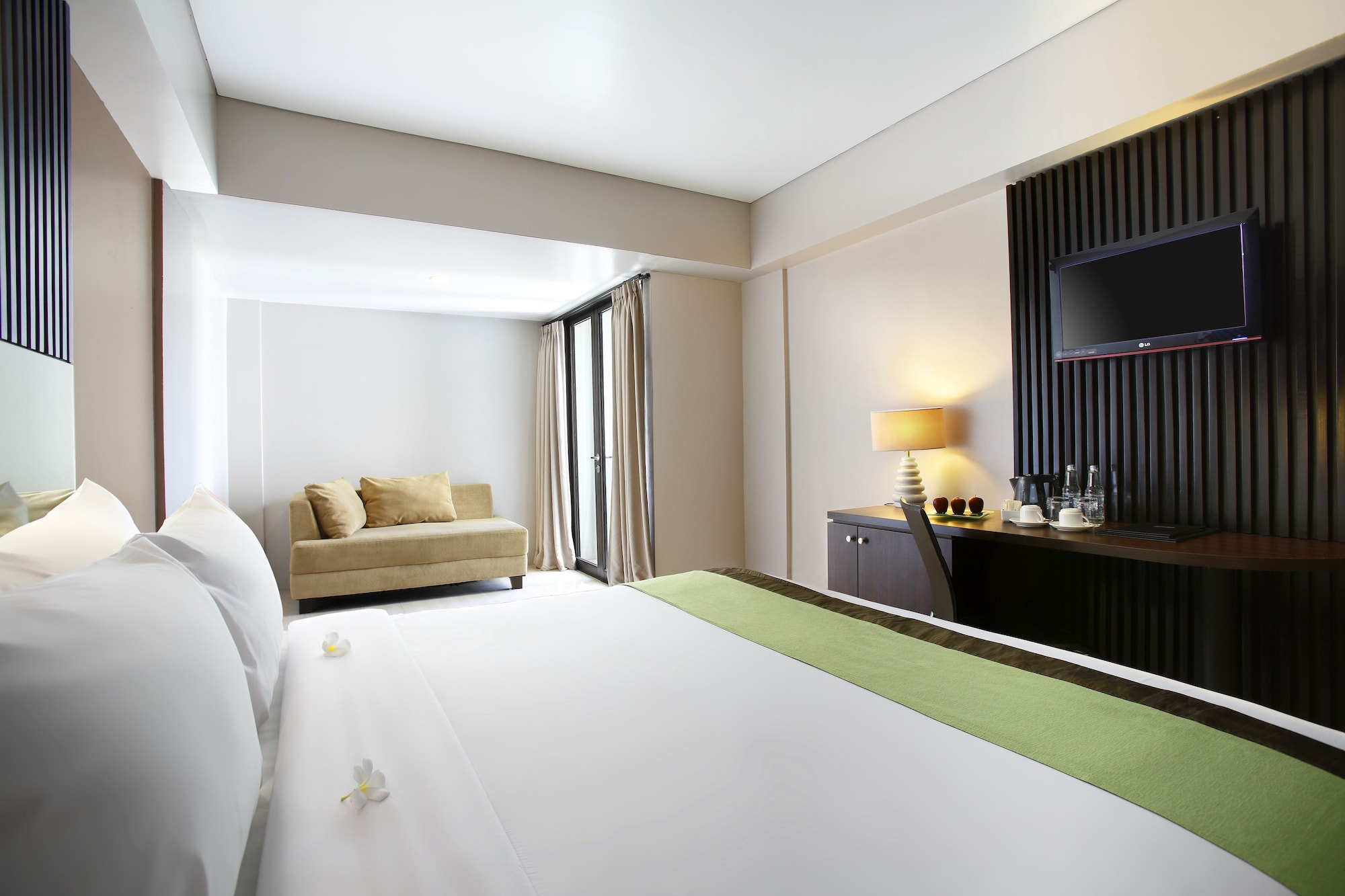 DELUXE, SUITE, KING BED