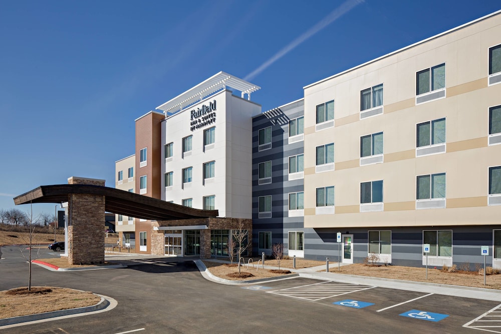 Fairfield Inn & Suites By Marriott Fayetteville 1/18