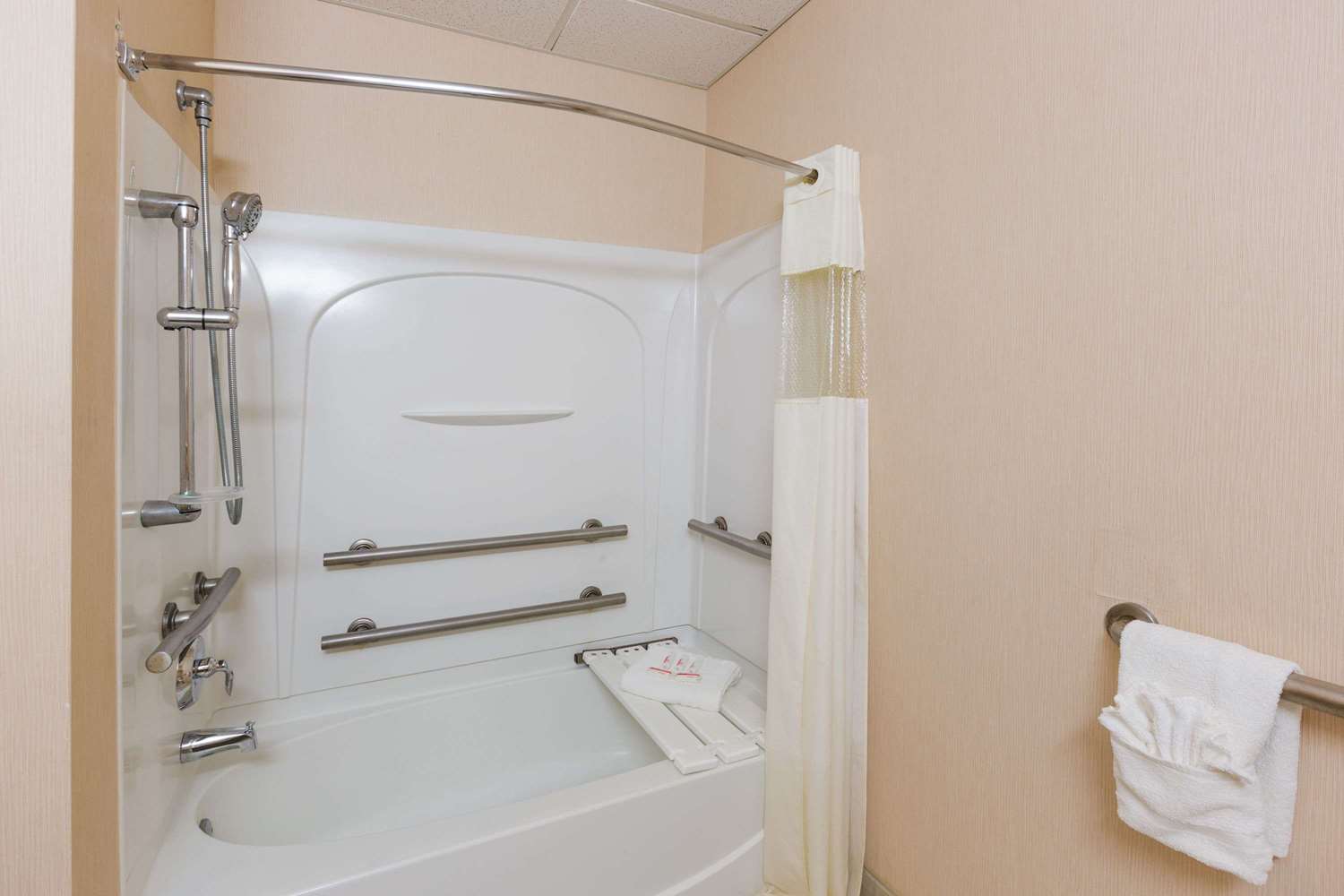 Days Inn By Wyndham Budd Lake 26/26