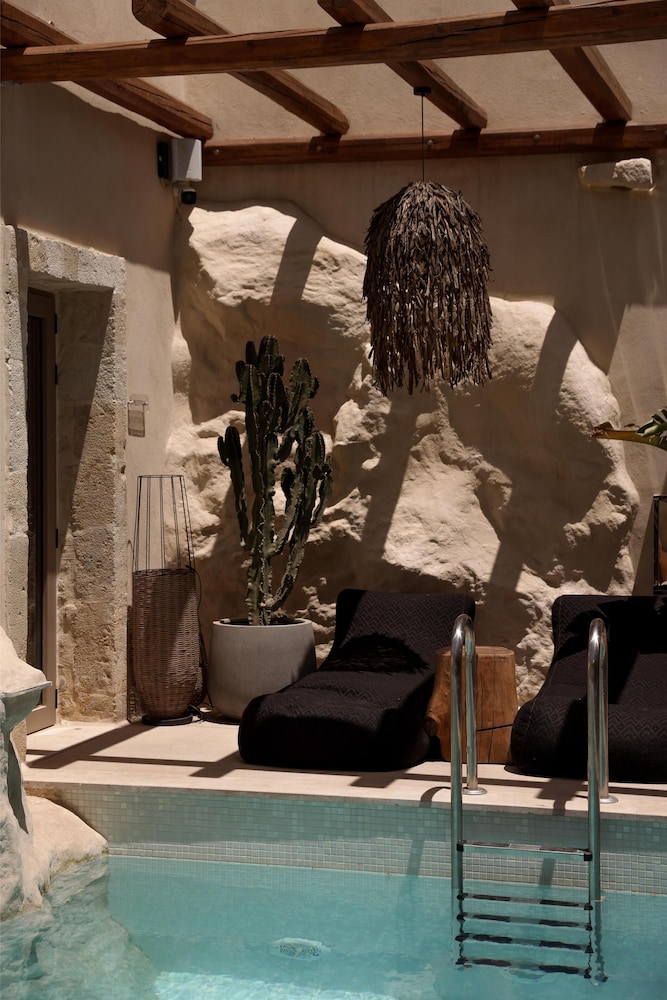 Manili Boutique Suites & Villas 34/60