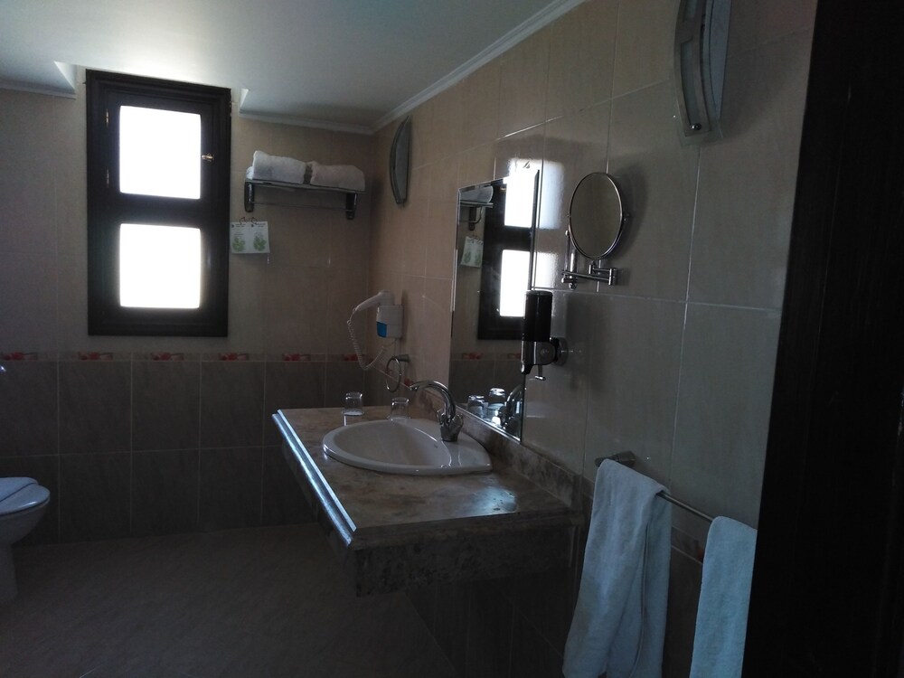 ROHANOU BEACH RESORT AND ECOLODGE 34/35