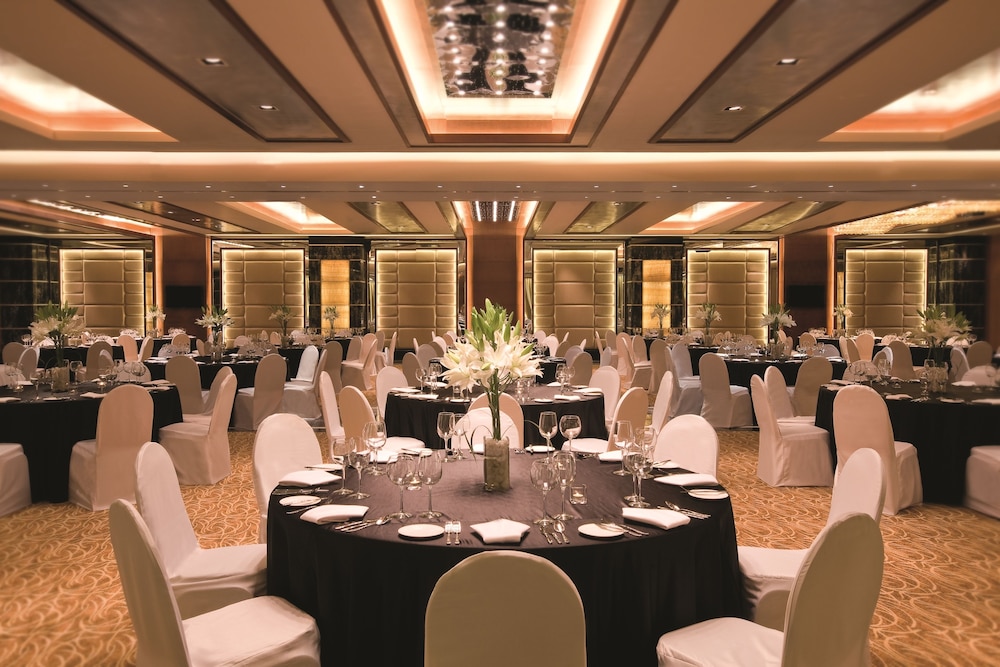 Gokulam Grand Hotel Spa 69/75