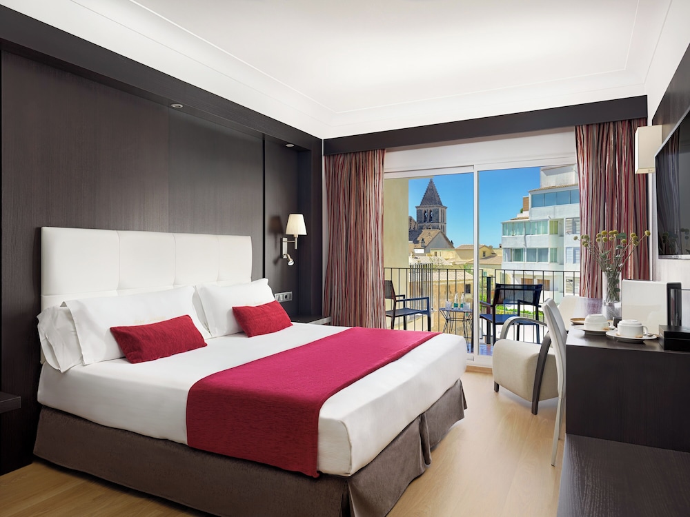 DELUXE, DOUBLE BED, CITY VIEW