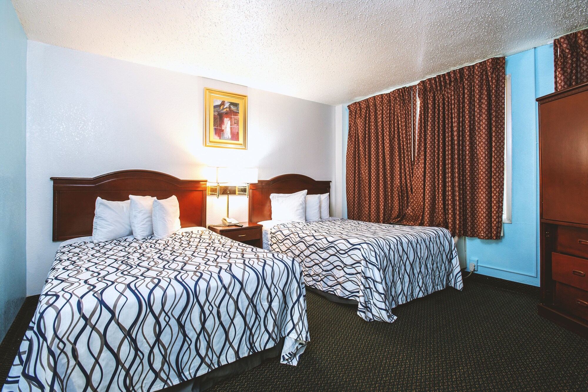 Sky-Palace Inn & Suites Wichita East detail