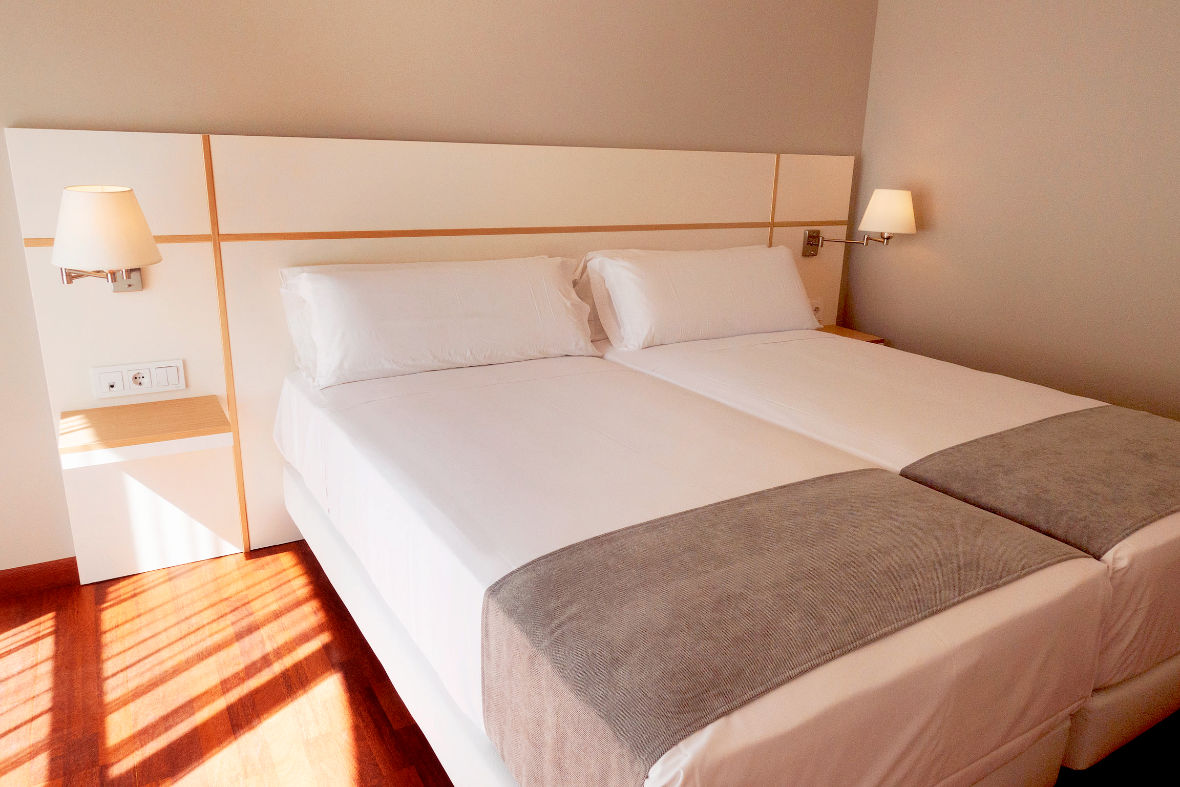 Room, Lateral Side Sea View