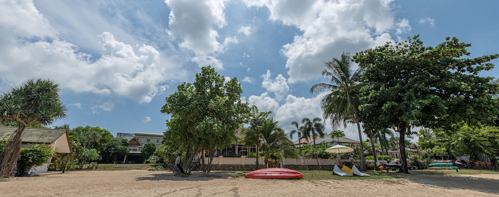 Blue Beach Grand Resort and Spa 40/48