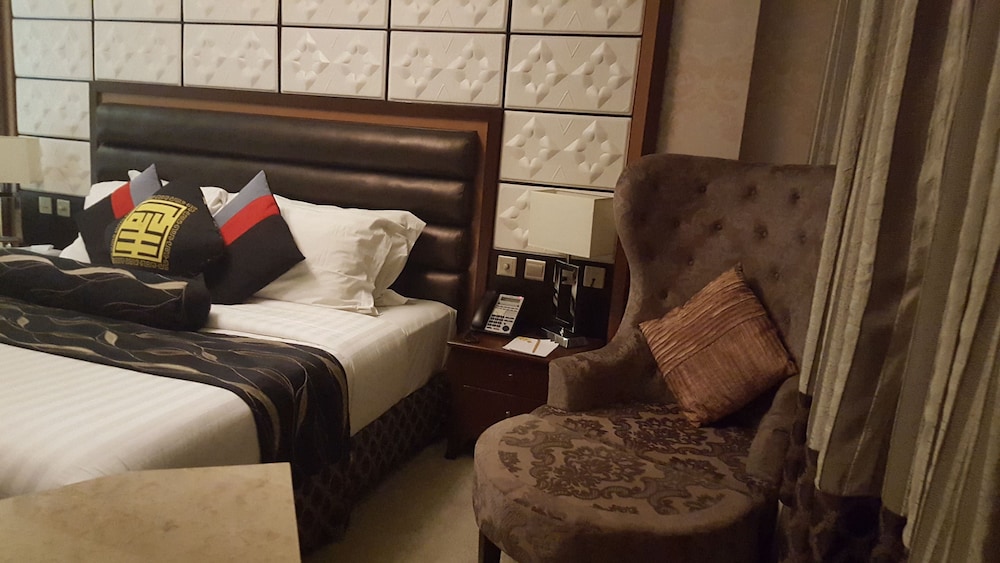 PRESIDENTIAL, SUITE