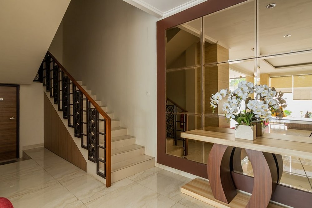 RedDoorz Plus near Lippo Mall Kemang 2 1/23