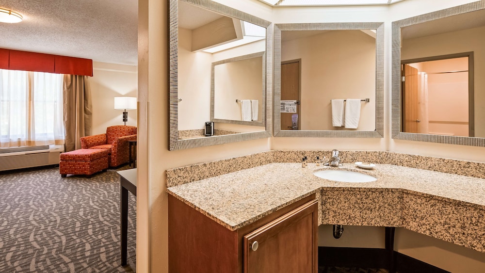 Best Western Plus Peoria 26/28