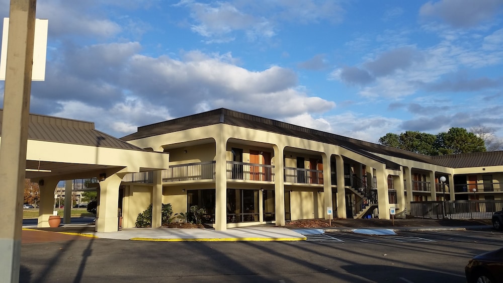 Days Inn by Wyndham Norfolk Airport 5/18