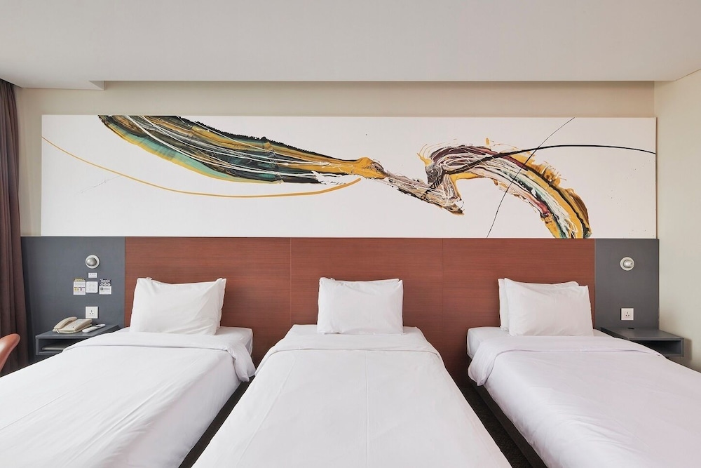 Dive In, Panmook Kim, Art Stay, Triple, 3 Beds
