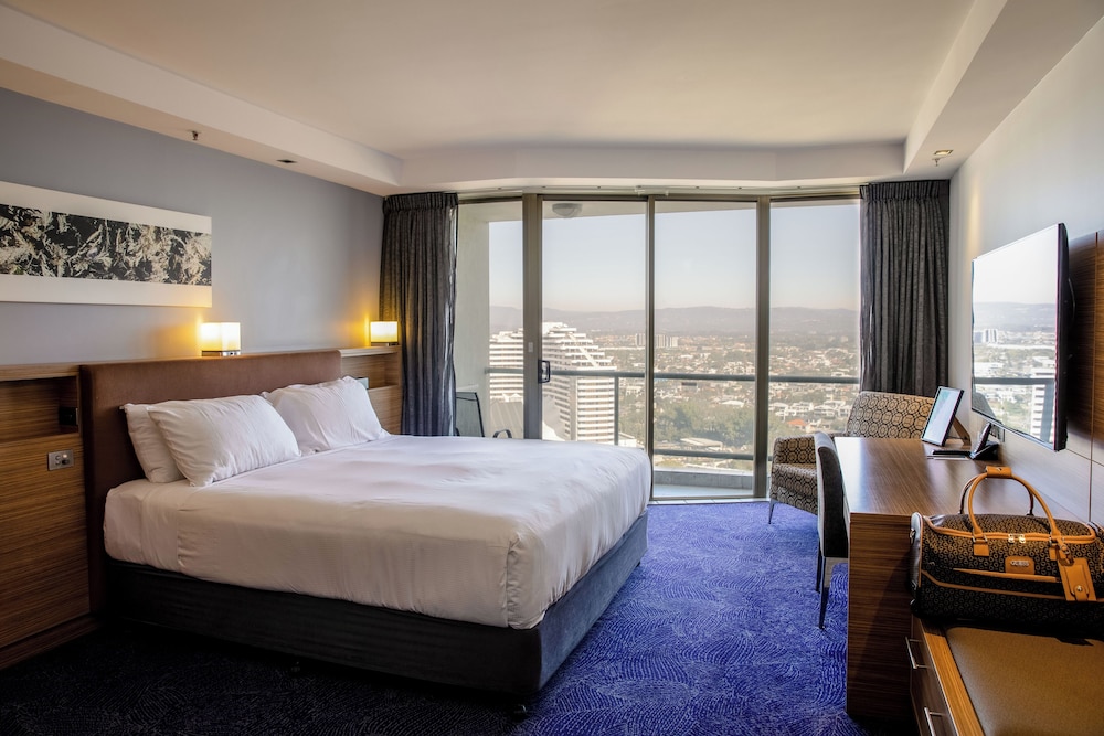CLASSIC, KING BED, CITY VIEW