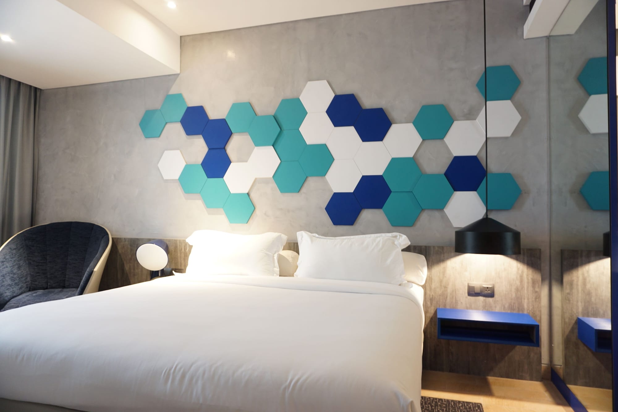 JUNIOR SUITE, QUEEN BED