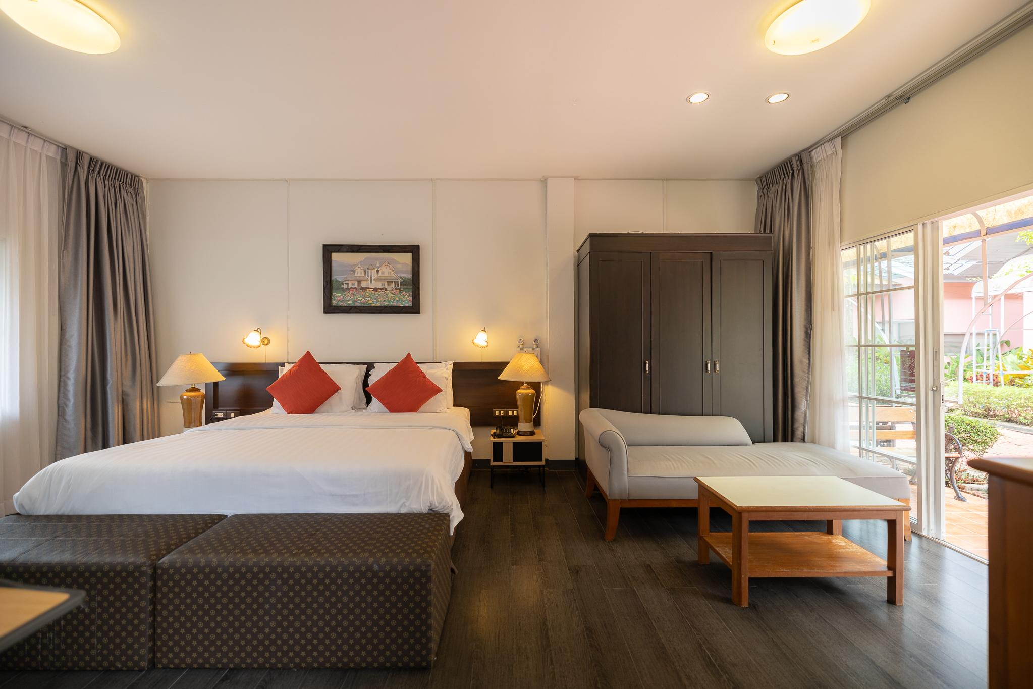 Super, Deluxe, King Bed, Garden View