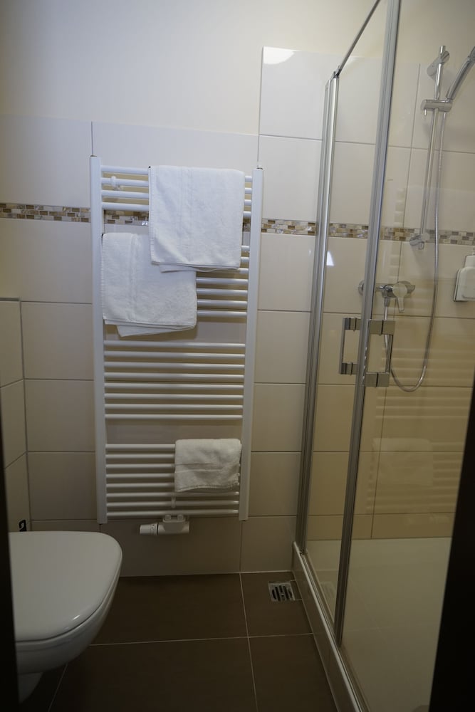 MD-RABE'S HOTEL KIEL 44/49