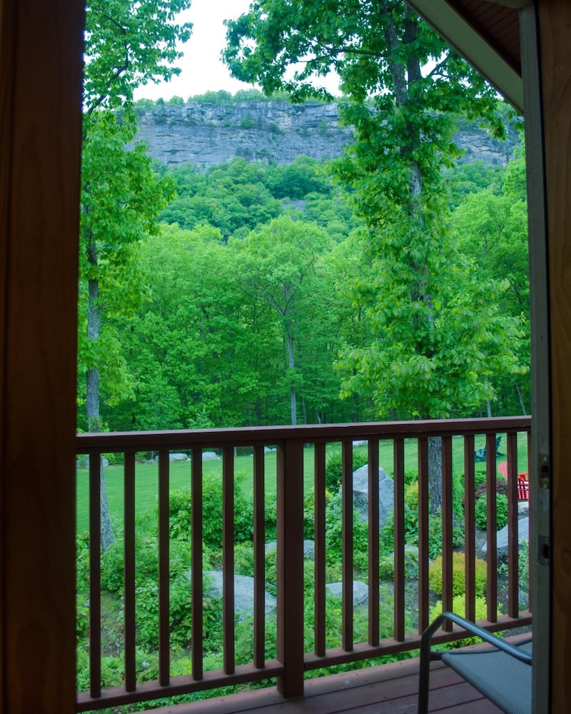 Minnewaska Lodge 25/27