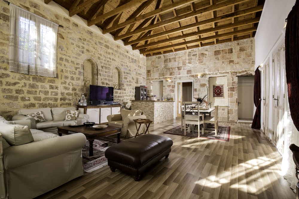 Evdokia Boutique Hotel 45/61
