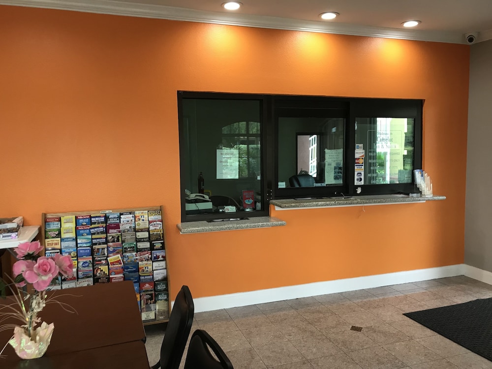 Camelot Inn Suites Veterans Memorial/Nw Houston 31/37