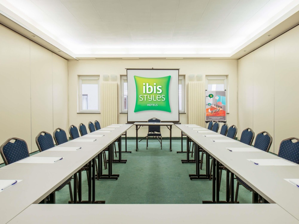 ibis Styles Warszawa West 65/71