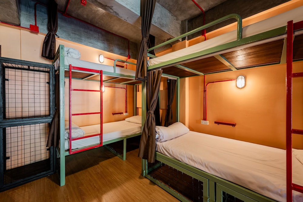 Sleeper Hostel 17/50