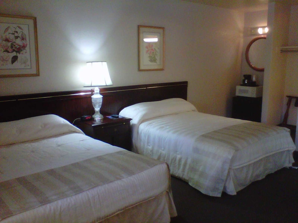 STANDARD, 2 DOUBLE BEDS
