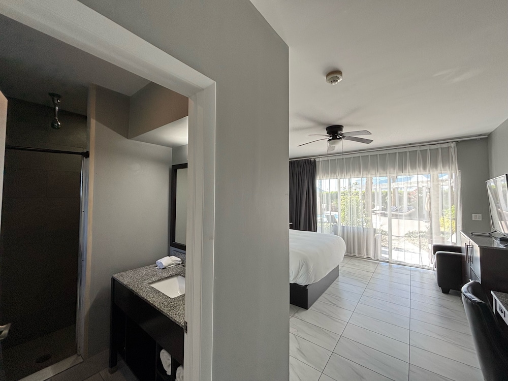 Grace Bay Suites 48/50