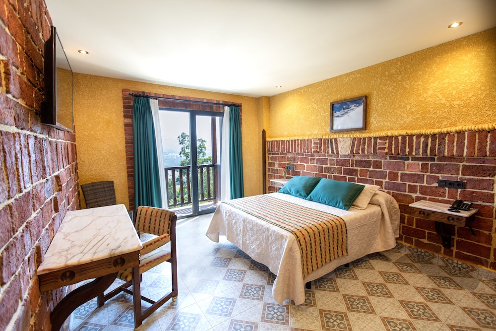 Hotel Cerro La Nina 37/54