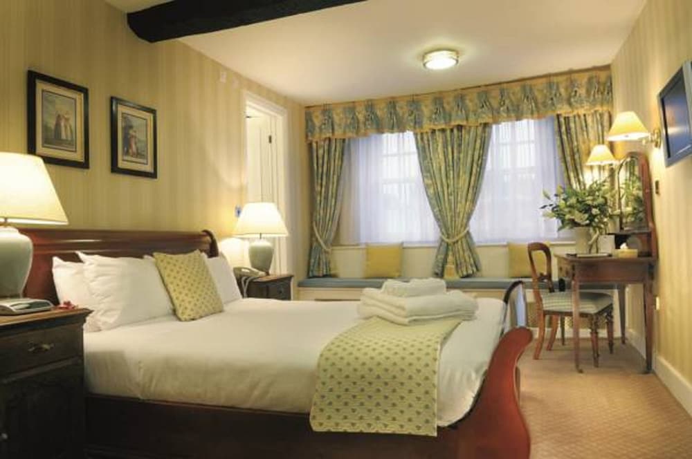 The Bear Hotel 12/33