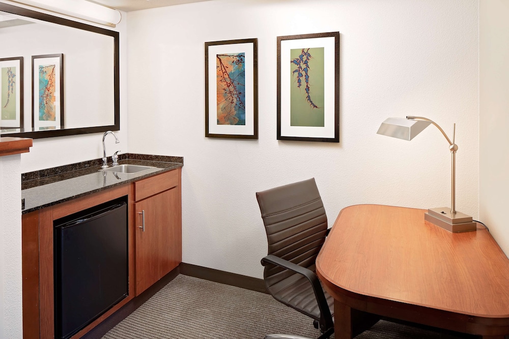 Hyatt Place Ontario/Rancho Cucamonga 22/33