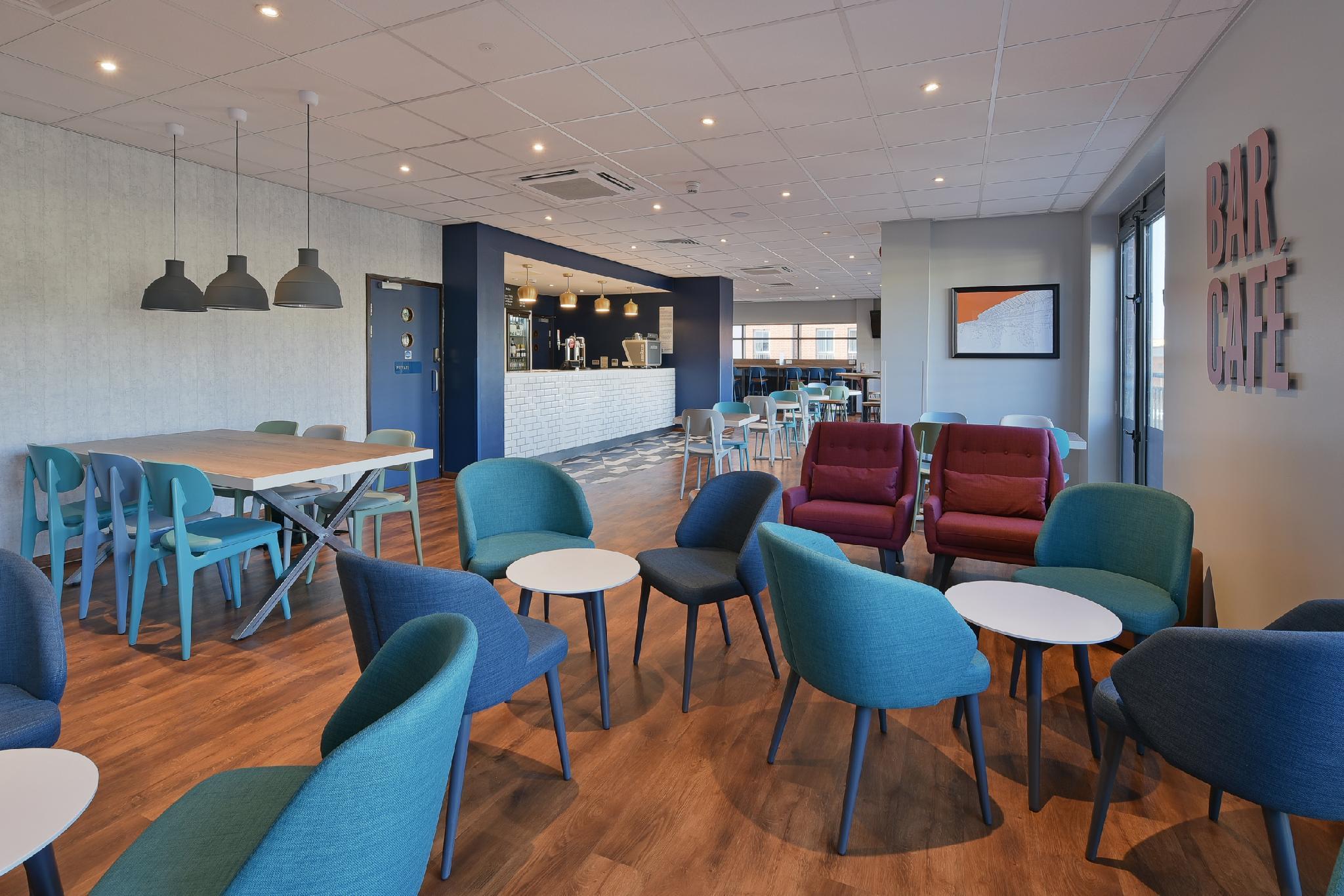 Travelodge Camberley Central 22/29