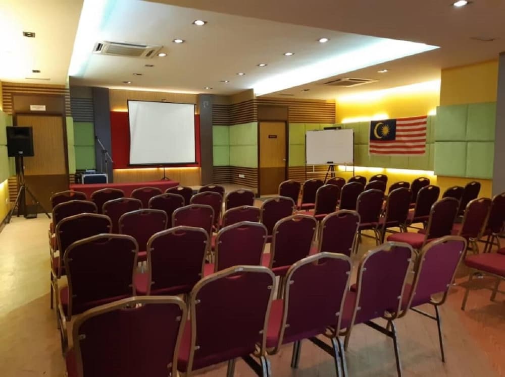 CELYN HOTEL CITY MALL 32/37