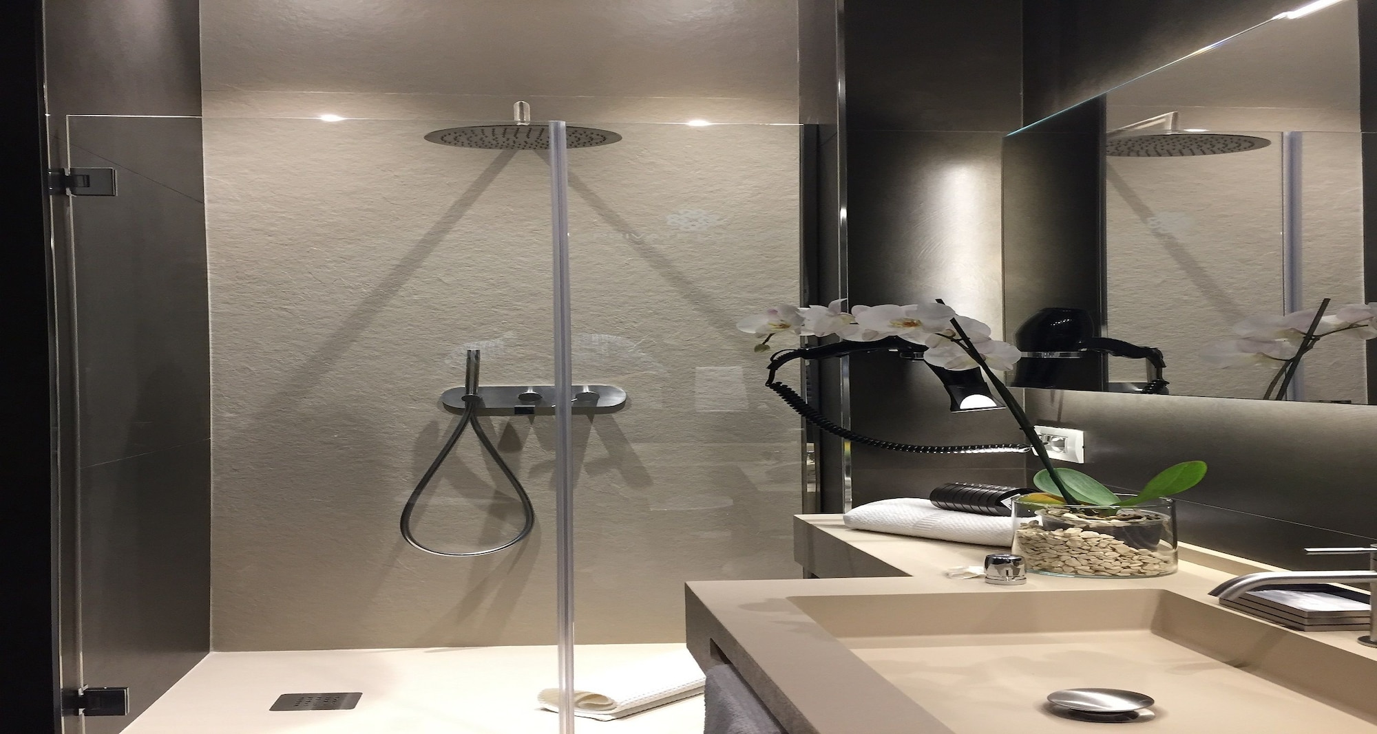 جناح جونيور بسرير مزدوج مع أريكة، Private Luxury Suite 4/5