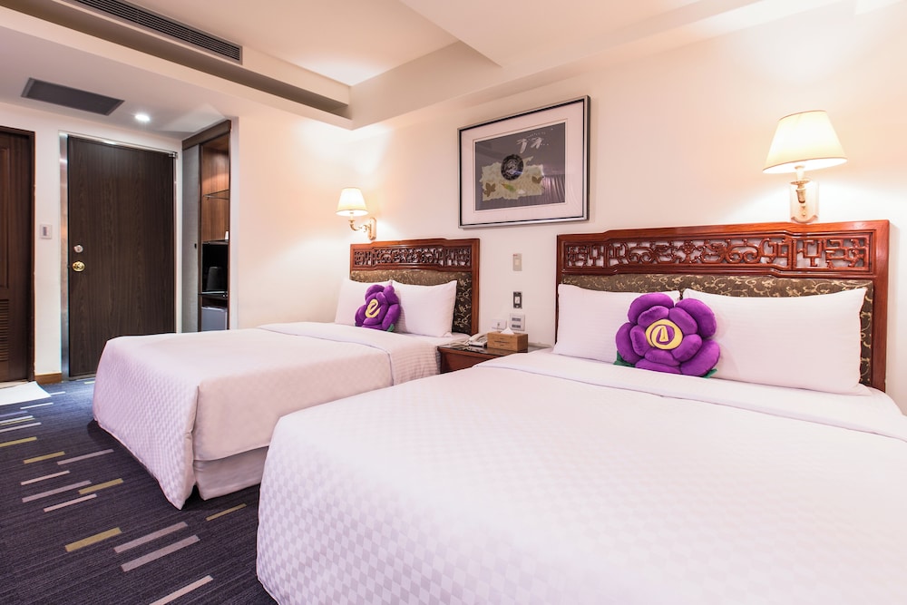 Han She Hotel 36/75