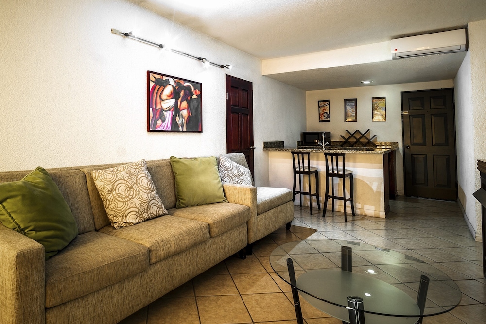 Hotel Costa Ensenada 52/68