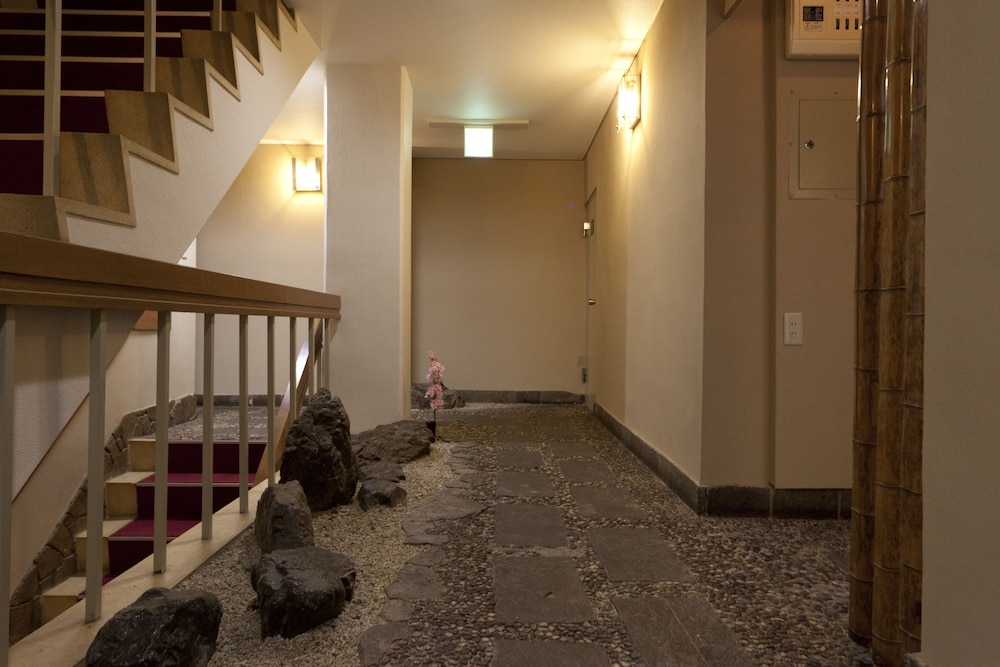 Business Hotel Shin-Okubo Sekitei 40/41