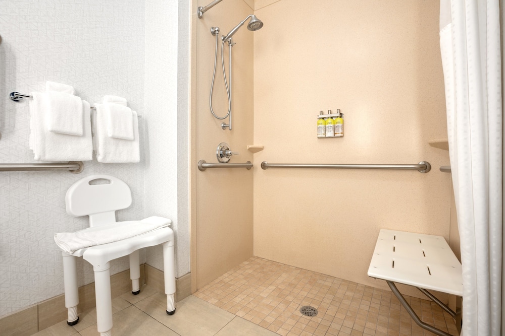 Holiday Inn Express Hotel Suites A Marysville 24/71