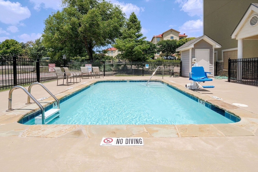 Microtel Inn And Suites Austin 3/38