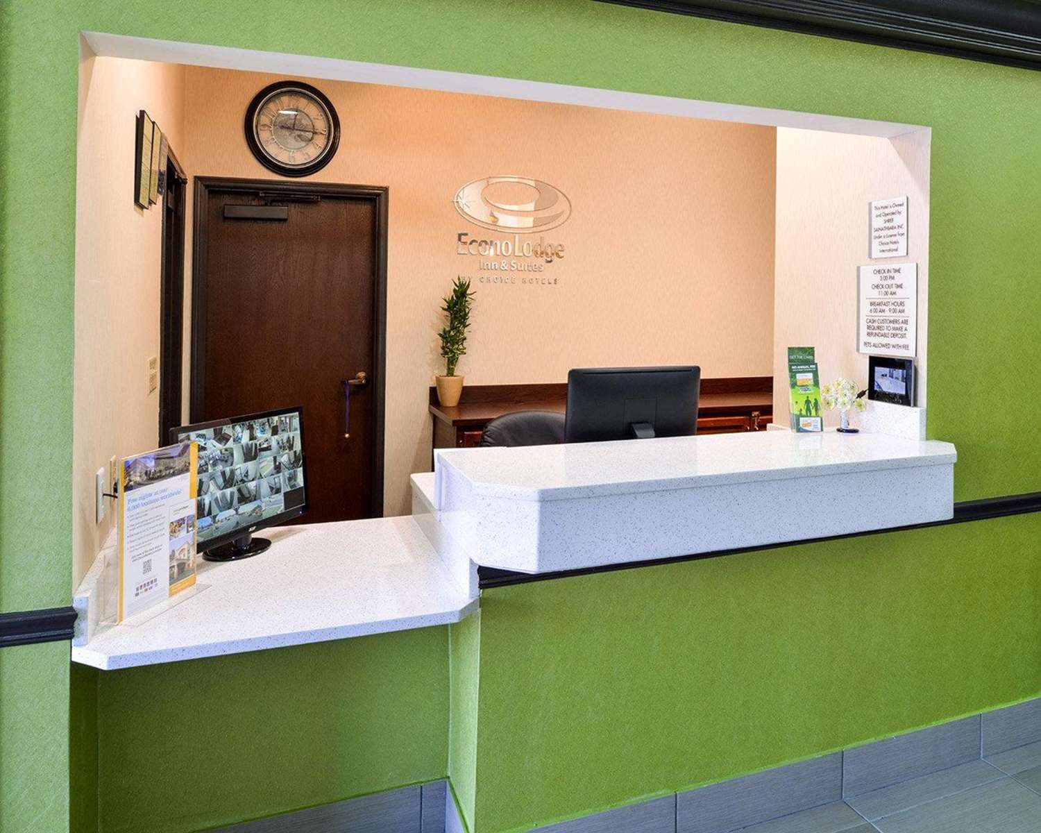 Econo Lodge Inn and Suites Shelbyville 3/21