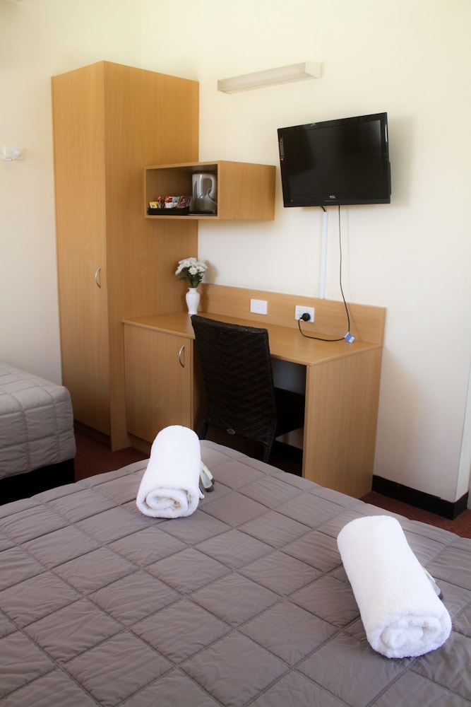 COWRA MOTOR INN 14/65