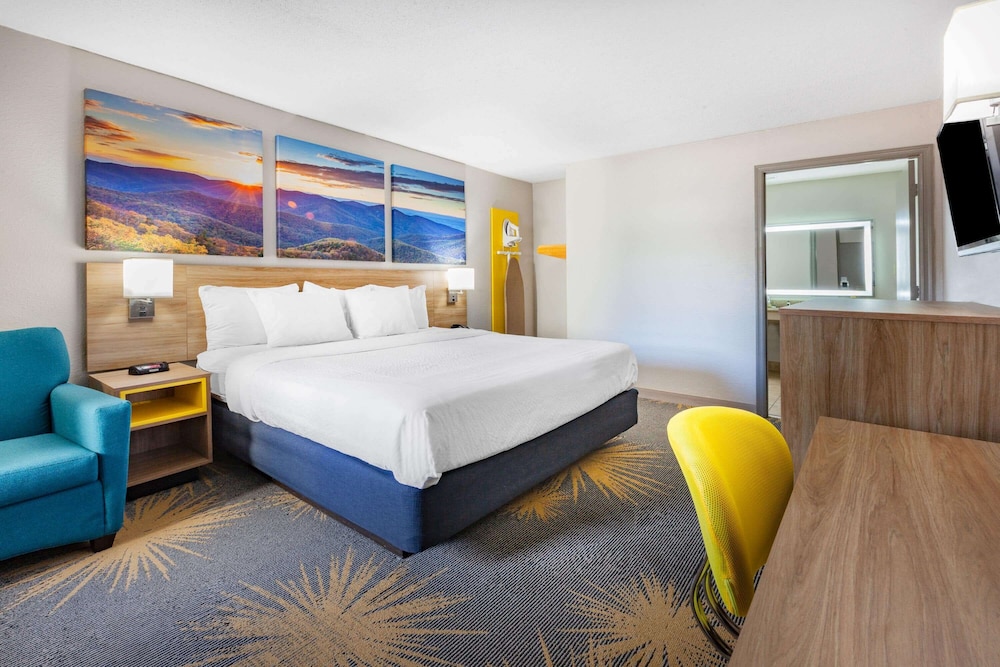 Days Inn By Wyndham Roanoke Near I-81 21/47